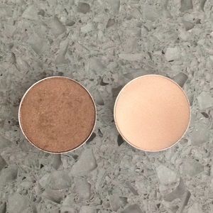 2x MAC eyeshadow